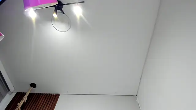 ANTONELLA  ROUSE  online show from January 31, 7:11 pm