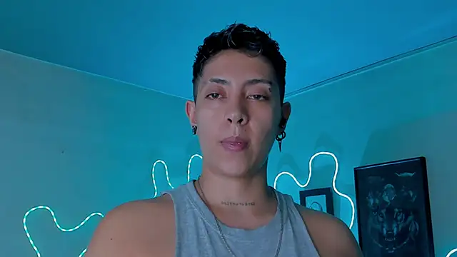 Snapshot of Aleja1214 chatting on April 23, 10:45 pm Aleja1214 online show from April 23, 10:45 pm