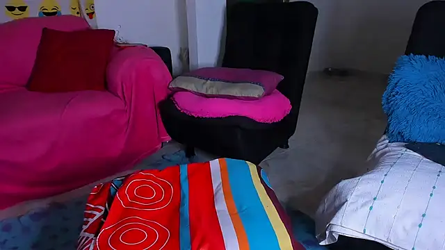 Snapshot of kerlysmith_24 chatting on October 3, 8:39 pm kerlysmith 24 online show from October 3, 8:39 pm