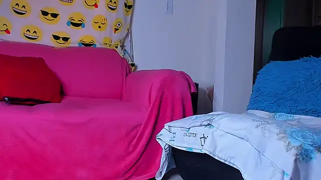 Snapshot of kerlysmith_24 chatting on October 8, 4:15 pm kerlysmith 24 online show from October 8, 4:15 pm