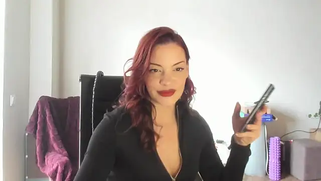 Snapshot of LilliLowexox chatting on February 24, 12:14 pm LilliLowexox online show from February 24, 12:14 pm