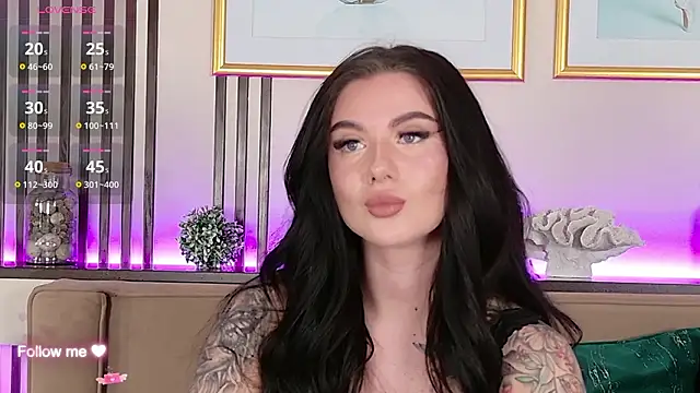 Snapshot of CarolinePrescott chatting on March 22, 8:34 pm CarolinePrescott online show from March 22, 8:34 pm