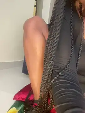 Snapshot of Wzz__ chatting on December 12, 6:57 am Wzz online show from December 12, 6:57 am