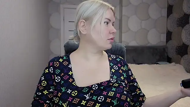 Snapshot of natusik chatting on November 15, 2:09 am natusik online show from November 15, 2:09 am