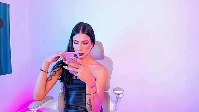 Snapshot of sofiaa_grey_ chatting on June 29, 1:33 pm sofiaa grey online show from June 29, 1:33 pm