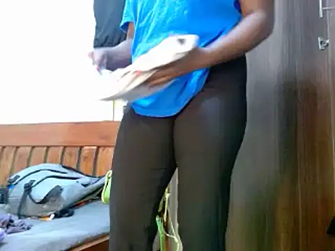 Snapshot of Sweet_choc chatting on March 12, 5:07 pm Sweet choc online show from March 12, 5:07 pm