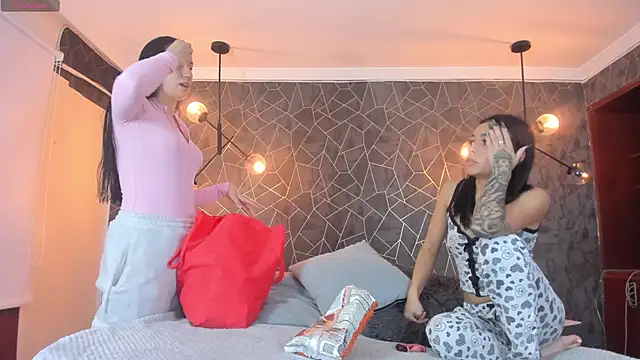 leigh-angels online show from November 15, 10:15 pm