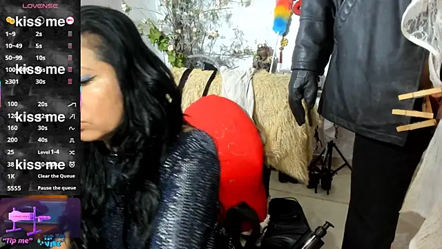 Snapshot of Erlinda-engel chatting on June 15, 11:23 am Erlinda-engel online show from June 15, 11:23 am