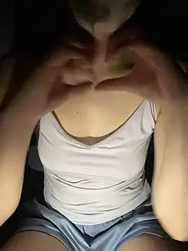 Snapshot of n_n_mao chatting on October 12, 2:27 pm n n mao online show from October 12, 2:27 pm