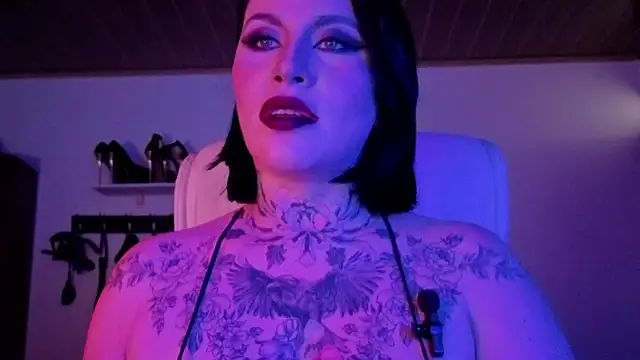 Snapshot of Olivia_seex chatting on October 23, 2:05 pm Olivia seex online show from October 23, 2:05 pm