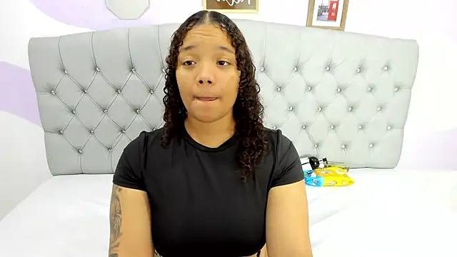 Snapshot of BRIYITHMENA chatting on October 30, 1:40 am BRIYITHMENA online show from October 30, 1:40 am