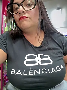 Snapshot of Sol_biglips chatting on December 15, 9:09 pm Sol biglips online show from December 15, 9:09 pm