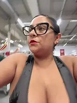 Snapshot of Sol_biglips chatting on January 27, 2:35 pm Sol biglips online show from January 27, 2:35 pm