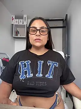 Snapshot of Sol_biglips chatting on March 18, 5:21 pm Sol biglips online show from March 18, 5:21 pm