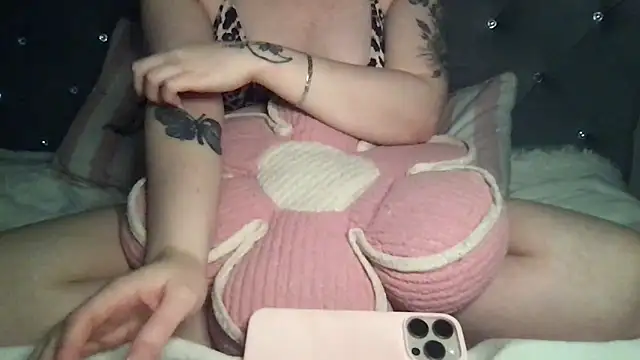 Snapshot of femmefatalebabe chatting on March 23, 2:48 am femmefatalebabe online show from March 23, 2:48 am