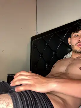 Snapshot of tom_thick chatting on January 17, 12:10 pm tom thick online show from January 17, 12:10 pm