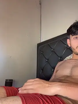 Snapshot of tom_thick chatting on February 7, 6:55 pm tom thick online show from February 7, 6:55 pm