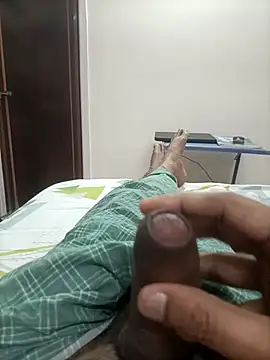 AUNTY1984 online show from June 10, 6:12 am