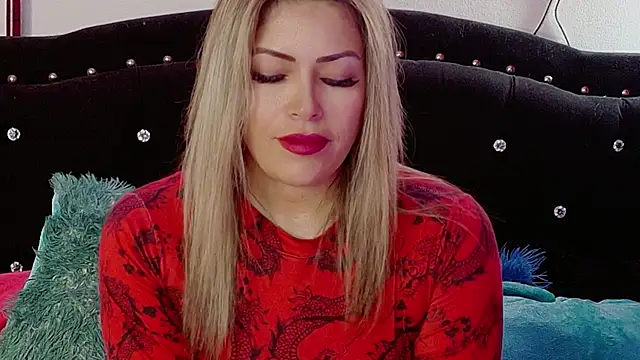 Natalia Montoya online show from December 5, 6:15 pm