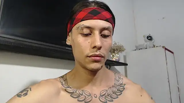 Snapshot of bix_couples chatting on November 2, 4:37 am bix couples online show from November 2, 4:37 am