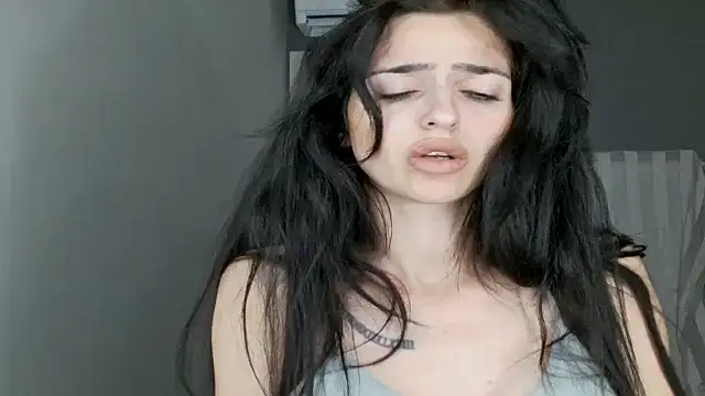 Snapshot of exotic_brunettee chatting on December 3, 2:49 pm exotic brunettee online show from December 3, 2:49 pm