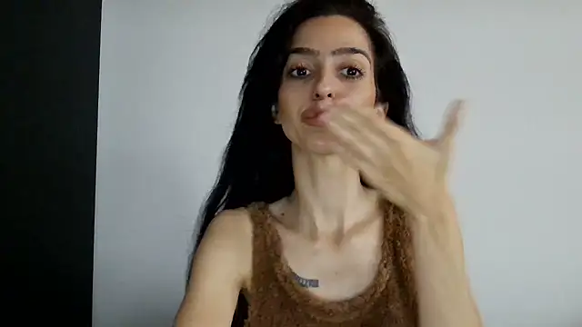 Snapshot of exotic_brunettee chatting on December 21, 9:01 am exotic brunettee online show from December 21, 9:01 am
