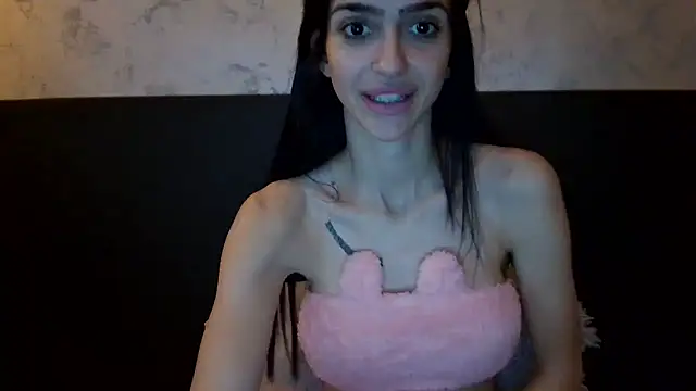 Snapshot of exotic_brunettee chatting on December 27, 1:28 pm exotic brunettee online show from December 27, 1:28 pm