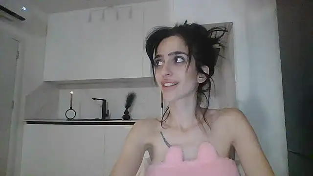 Snapshot of exotic_brunettee chatting on January 8, 3:28 pm exotic brunettee online show from January 8, 3:28 pm