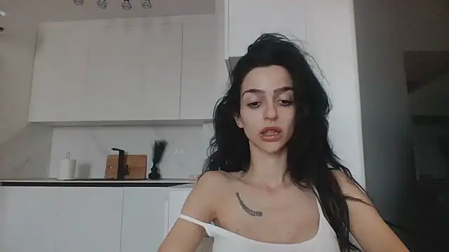 Snapshot of exotic_brunettee chatting on January 9, 1:13 pm exotic brunettee online show from January 9, 1:13 pm