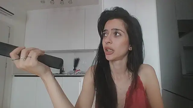 Snapshot of exotic_brunettee chatting on January 10, 8:40 am exotic brunettee online show from January 10, 8:40 am
