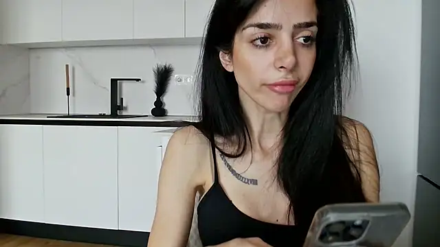 Snapshot of exotic_brunettee chatting on February 5, 7:39 am exotic brunettee online show from February 5, 7:39 am