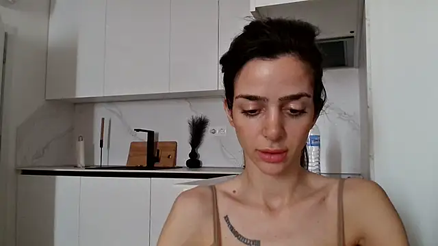 Snapshot of exotic_brunettee chatting on February 7, 11:12 am exotic brunettee online show from February 7, 11:12 am