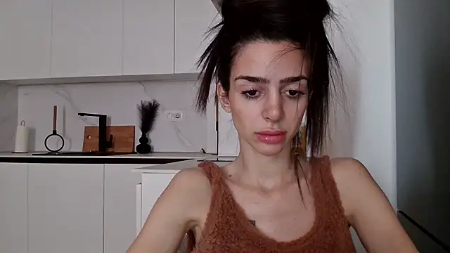 Snapshot of exotic_brunettee chatting on February 13, 10:12 am exotic brunettee online show from February 13, 10:12 am