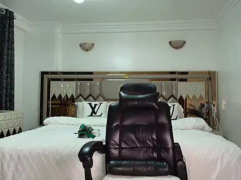 ebony shilly3 online show from January 19, 12:47 am