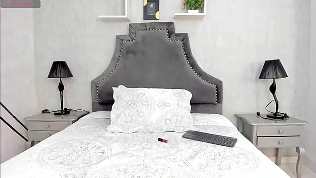 Snapshot of LaurenSnow chatting on November 2, 3:36 pm LaurenSnow online show from November 2, 3:36 pm