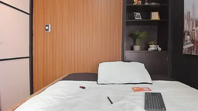 LaurenSnow online show from December 16, 2:22 pm