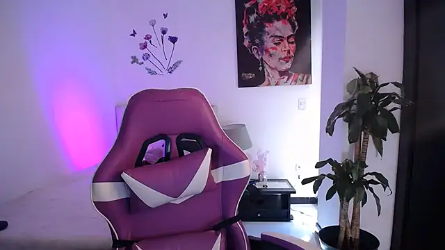 esmeraldaa230 online show from March 14, 7:41 pm