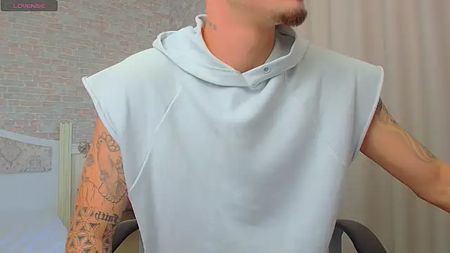 Snapshot of BrandonTate chatting on September 24, 9:34 am BrandonTate online show from September 24, 9:34 am