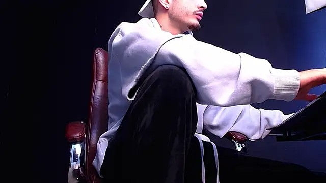 Snapshot of BrandonTate chatting on September 26, 10:19 am BrandonTate online show from September 26, 10:19 am