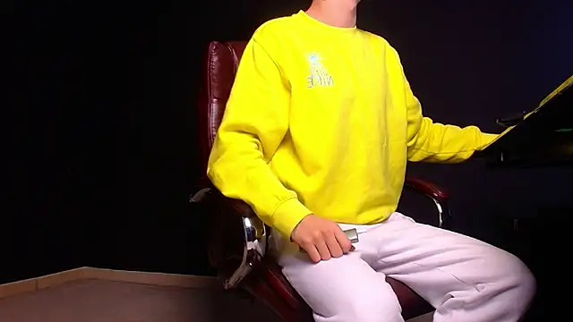 Snapshot of BrandonTate chatting on October 8, 10:35 am BrandonTate online show from October 8, 10:35 am