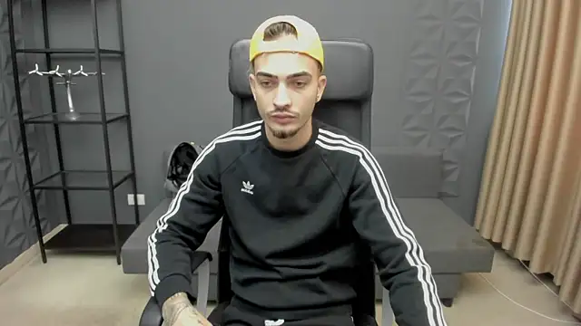 Snapshot of BrandonTate chatting on October 13, 10:26 am BrandonTate online show from October 13, 10:26 am