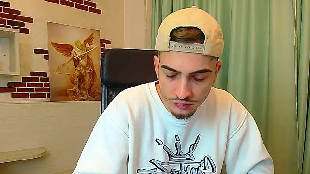 Snapshot of BrandonTate chatting on October 14, 4:02 am BrandonTate online show from October 14, 4:02 am