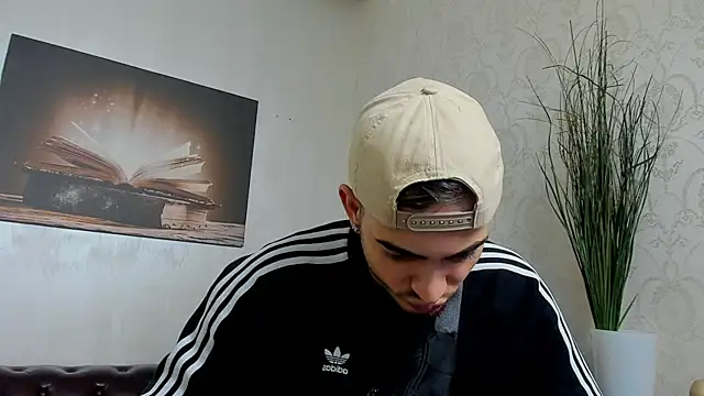 Snapshot of BrandonTate chatting on October 16, 4:35 am BrandonTate online show from October 16, 4:35 am