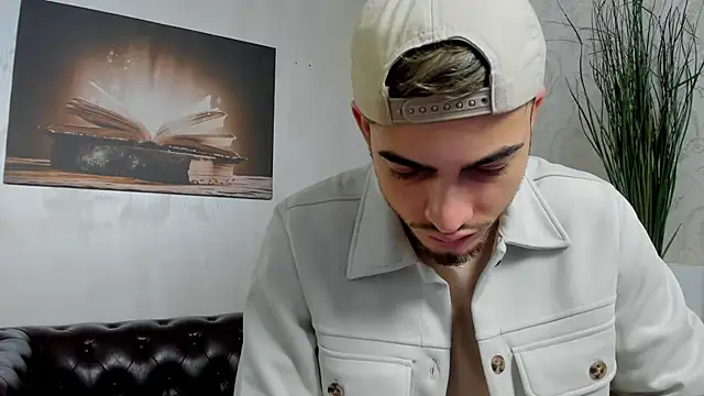 Snapshot of BrandonTate chatting on October 18, 5:32 am BrandonTate online show from October 18, 5:32 am