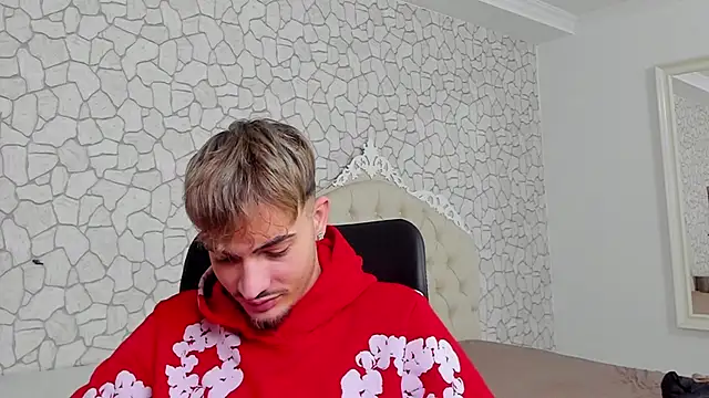 Snapshot of BrandonTate chatting on October 27, 10:41 am BrandonTate online show from October 27, 10:41 am