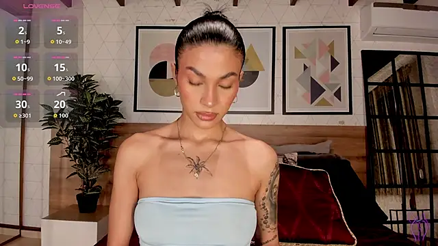 Snapshot of LunaRuso chatting on October 8, 7:55 pm LunaRuso online show from October 8, 7:55 pm