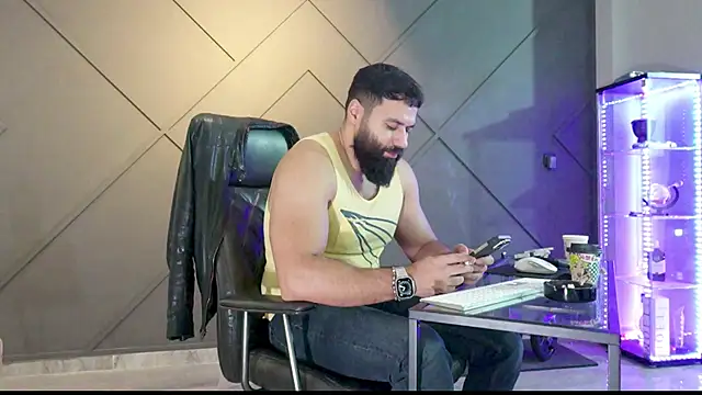 Snapshot of mattmasterss chatting on December 2, 8:41 am mattmasterss online show from December 2, 8:41 am