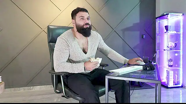 mattmasterss online show from December 5, 5:04 am