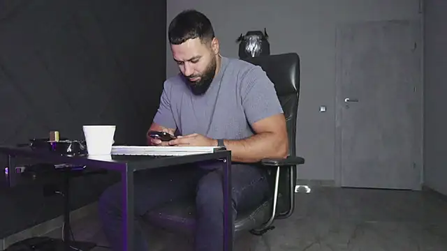 mattmasterss online show from October 5, 8:07 pm