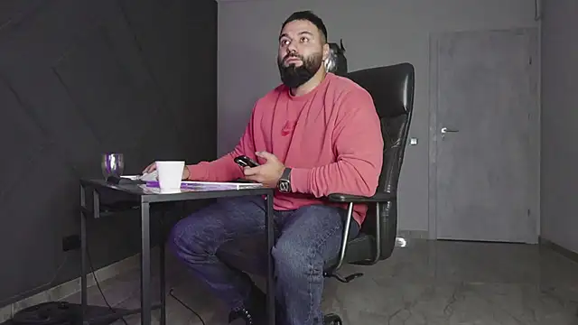 mattmasterss online show from October 30, 9:26 pm